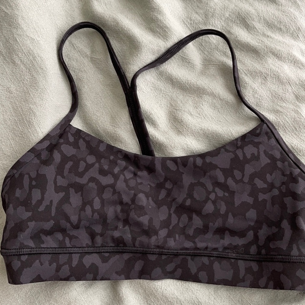 Flow y bra in grey camo wild color. Size 6. Barely worn